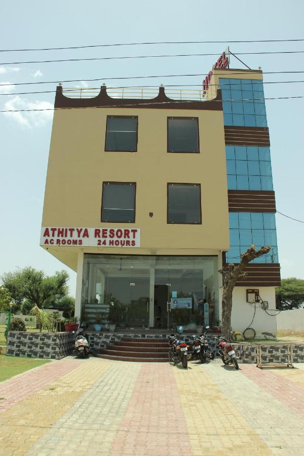 Capital O 82220 Athitya Resort Sikar Exterior foto
