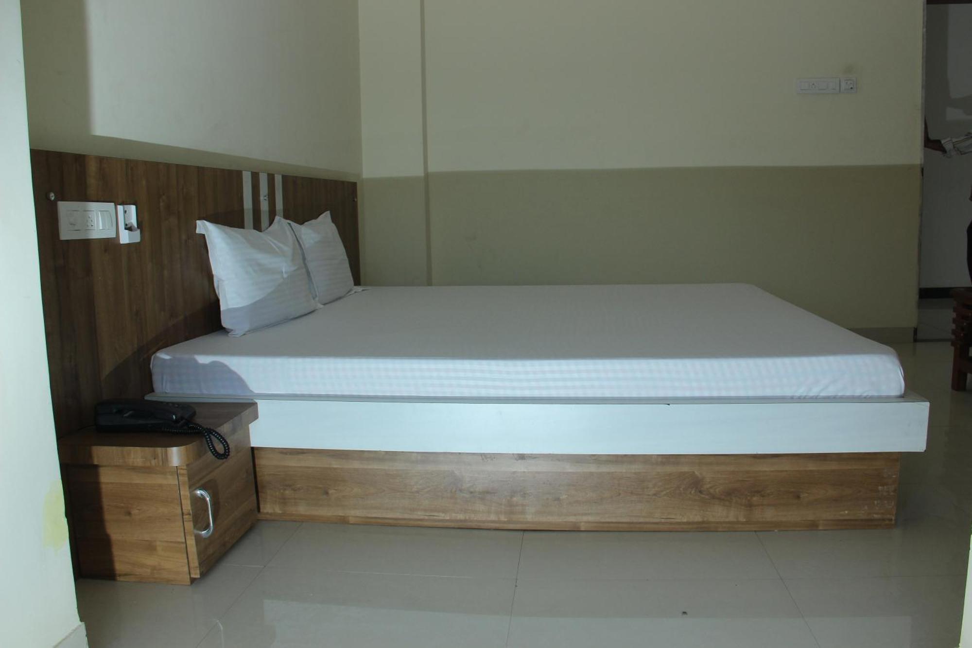 Capital O 82220 Athitya Resort Sikar Exterior foto
